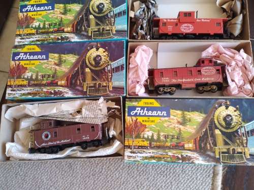 Athearn Cabooses