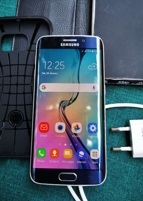 SAMSUNG GALAXY S6 EDGE 128GB - WITH SAMSUNG FAST CHARGER / CAR CHARGER & 2 COVERS