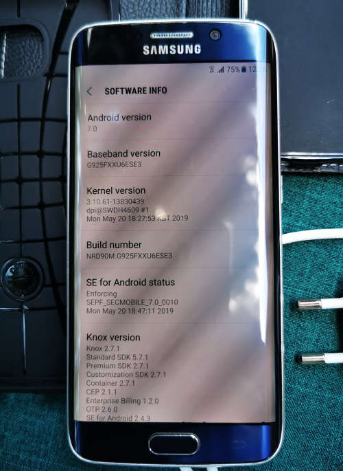 SAMSUNG GALAXY S6 EDGE 128GB - WITH SAMSUNG FAST CHARGER / CAR CHARGER & 2 COVERS