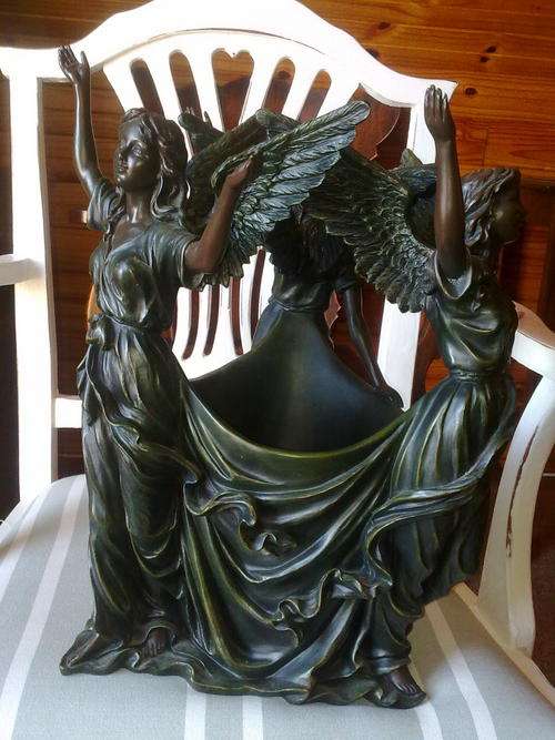 THREE ANGELS FLOWER HOLDER