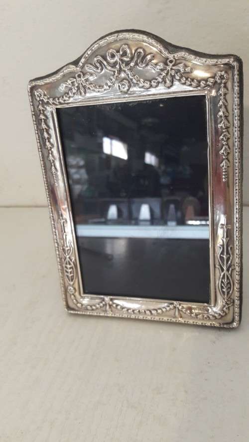 Hallmark Silver Ribborn Pattern Photograph Frame