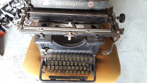 Remington Number 12 Typewriter in carry box