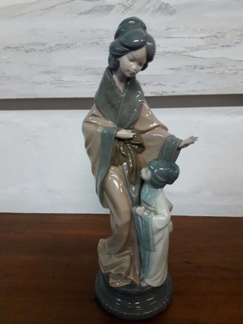 Lladro NAO Japanese Geisha Mother and Child Figurine