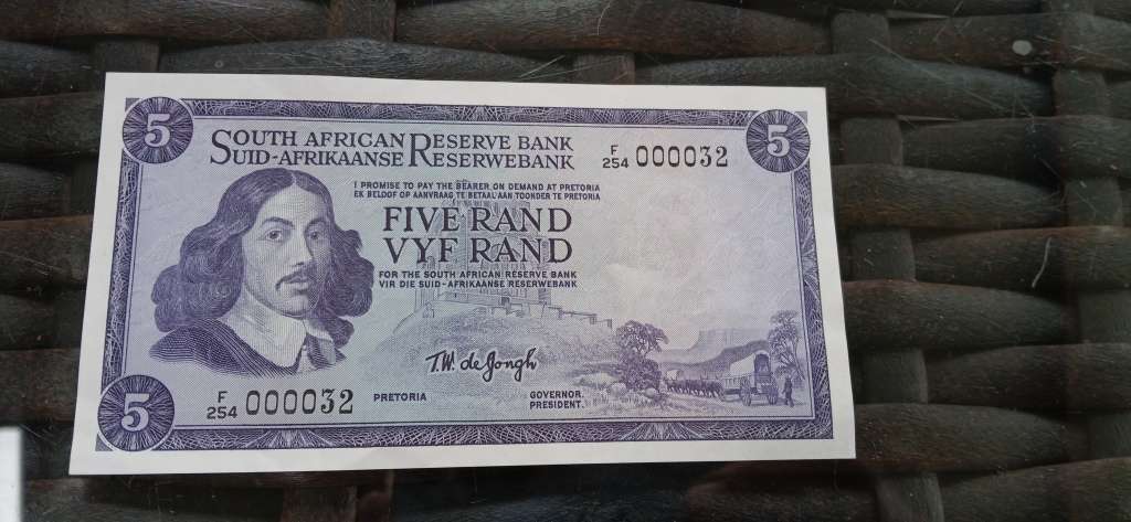 R5 Note Serial Number 000032 UNC