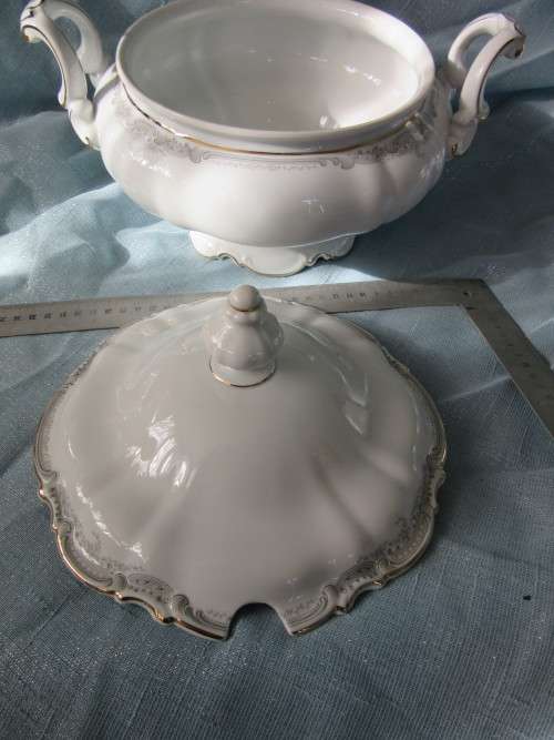 Hutschenreuther Porcelain Pattern : Sylvia tureen +  Lid