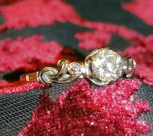 A Lovely Vintage Diamond and Gold Engagement Ring