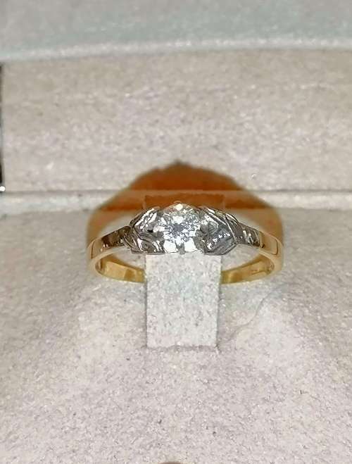 A Fine Vintage Diamond ,18ct Gold and Platinum Engagement /Dress Ring