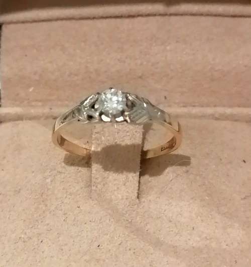 A Fine Vintage Diamond ,18ct Gold and Platinum Engagement /Dress Ring