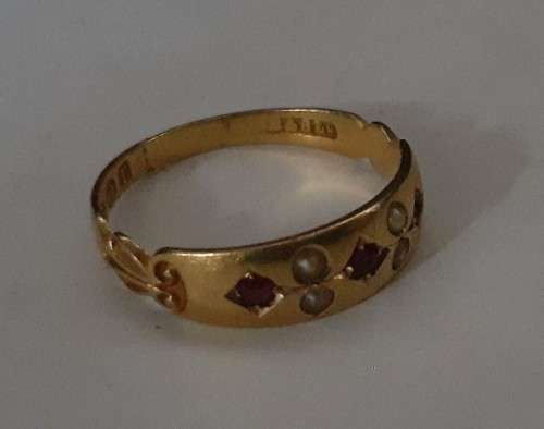 A Victorian Lady`s Gold 15ct Gypsy Ruby Ring