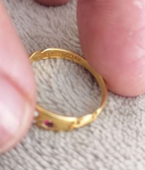 A Victorian Lady`s Gold 15ct Gypsy Ruby Ring