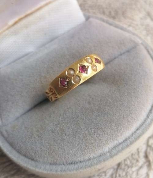 A Victorian Lady`s Gold 15ct Gypsy Ruby Ring
