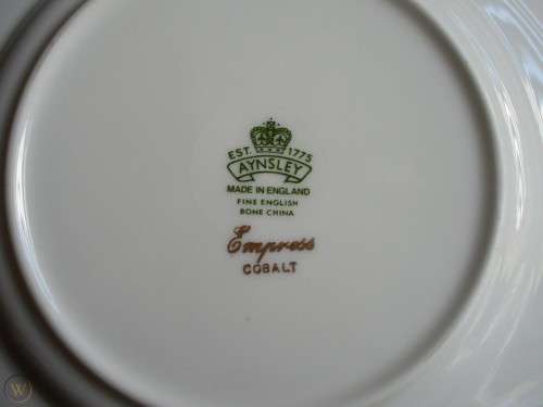 AYNSLEY PORCELAIN DINNER SERVICE - EMPRESS PATTERN