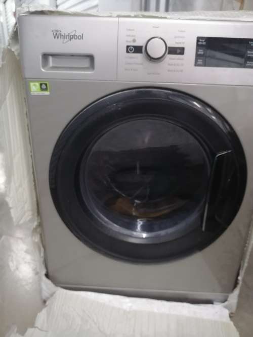 A dual washing machine tumble dryer WHIRLPOOL like new