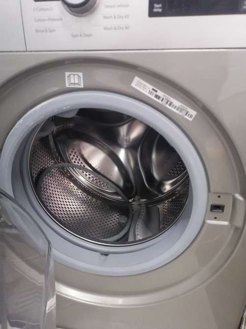 A dual washing machine tumble dryer WHIRLPOOL like new