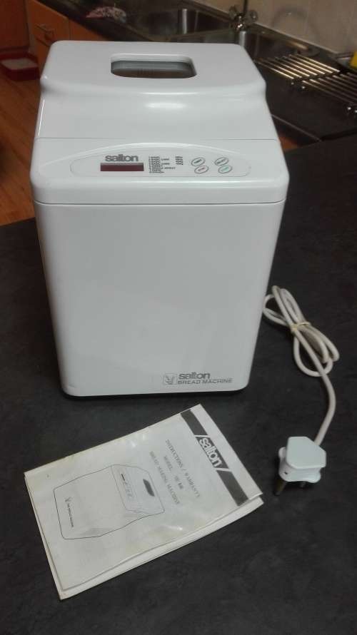 Breadmaker - Salton in excellent condition with manual and recipe book
