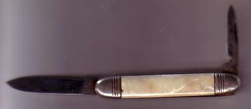 Vintage pocket knife, 2 blades, 72mm long. Unnamed.