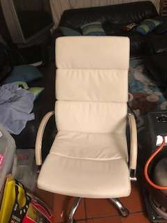 DEsk chait white handles recovered excelent condition