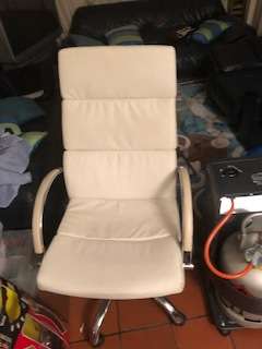 DEsk chait white handles recovered excelent condition