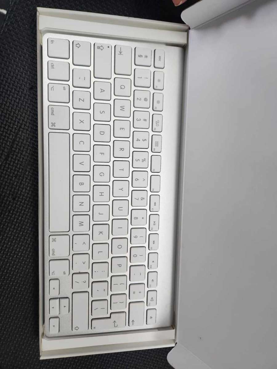 Apple Wireless Keyboard - International English - MC184Z/B