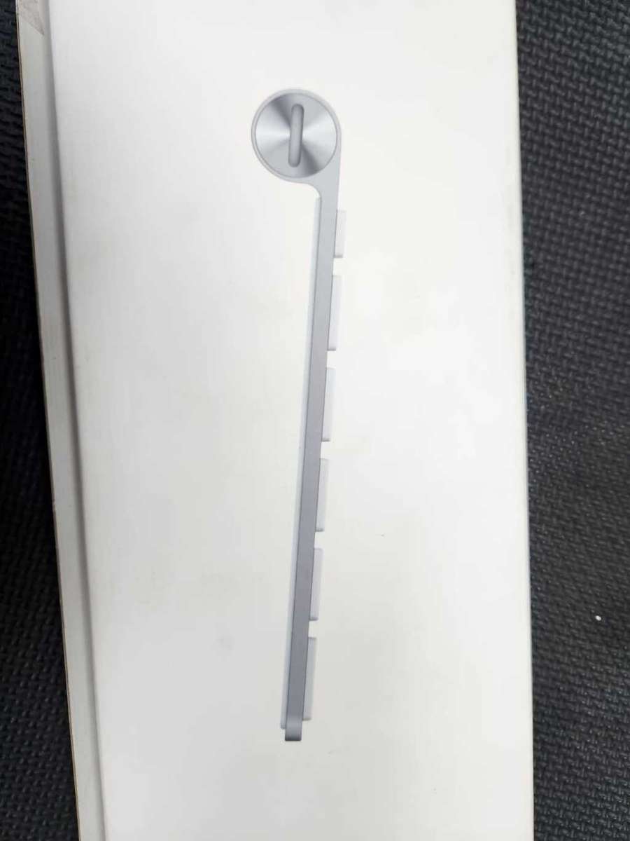 Apple Wireless Keyboard - International English - MC184Z/B