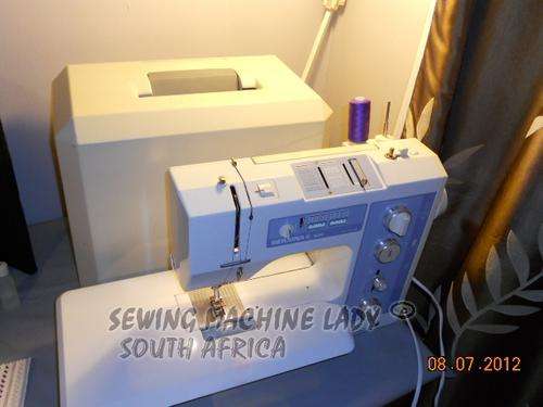 BERNINA 1030 SEWING MACHINE (SWISS MADE)