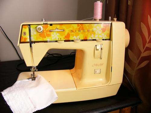 was R 1500 - PORTABLE SINGER SEWING MACHINE S/N B 82894199