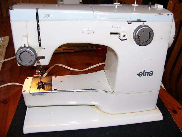 ELNA SU BLUETOP SWISS MADE SEWING MACHINE (S/N: P494417)