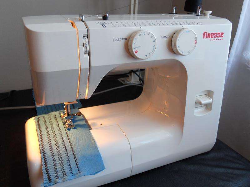 FINESSE SEWING MACHINE (S/N 743045006