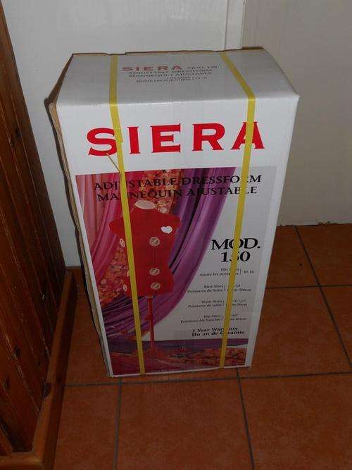 MEDIUM  ADJUSTABLE DRESSMAKERS DOLL / MANNEQUIN / DUMMY / MODEL