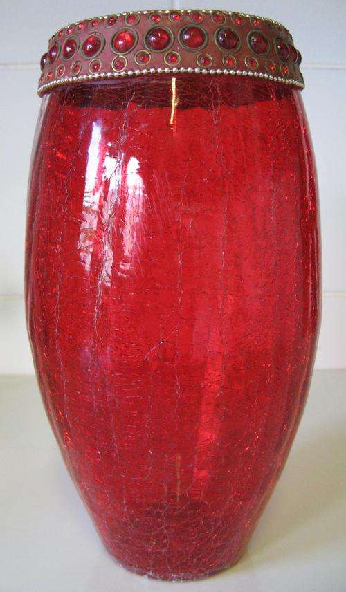 LARGE RED HIGHLY DECORATIVE GLASS VASE