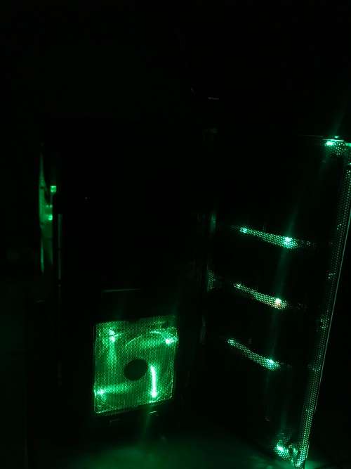 Smilodon Raidmax Gaming PC***GREEN LED's***