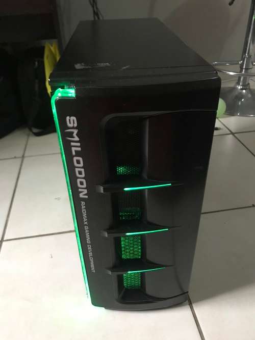 Smilodon Raidmax Gaming PC***GREEN LED's***