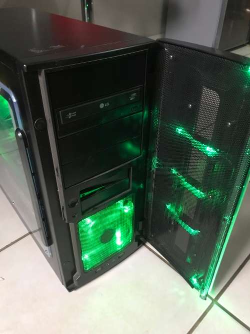 Smilodon Raidmax Gaming PC***GREEN LED's***