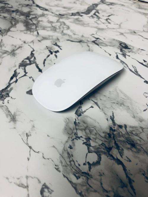 Apple Magic Mouse 2 - Silver + Original Apple Lightning Cable