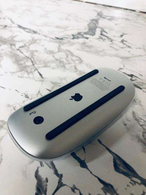 Apple Magic Mouse 2 - Silver + Original Apple Lightning Cable