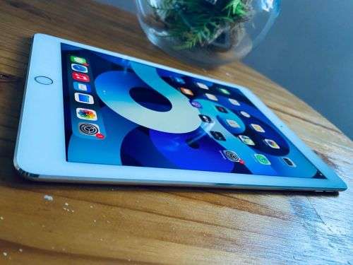 **LIKE NEW Apple iPad Air 2 Wi-Fi AC + Cellular (3G/LTE) iOS 14.6 Model A1567 ******