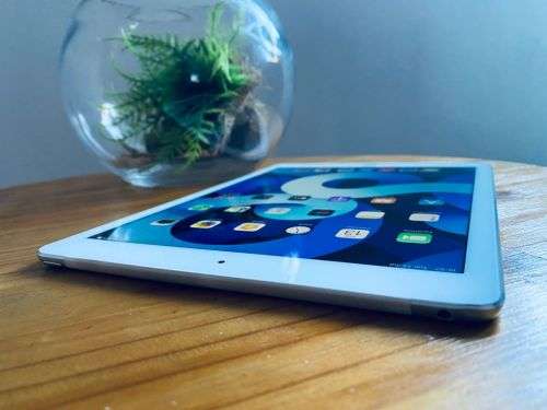 **LIKE NEW Apple iPad Air 2 Wi-Fi AC + Cellular (3G/LTE) iOS 14.6 Model A1567 ******