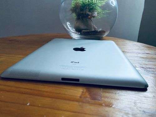 **Excellent** Apple iPad 2 Wi-Fi + 3G  9.7 inch  16GB Model A1396 + Fitted Tampered Glass **