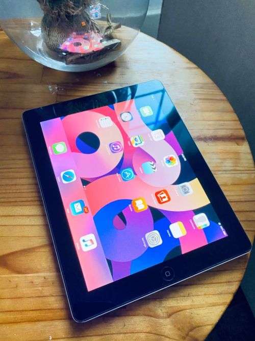 **Excellent** Apple iPad 2 Wi-Fi + 3G  9.7 inch  16GB Model A1396 + Fitted Tampered Glass **