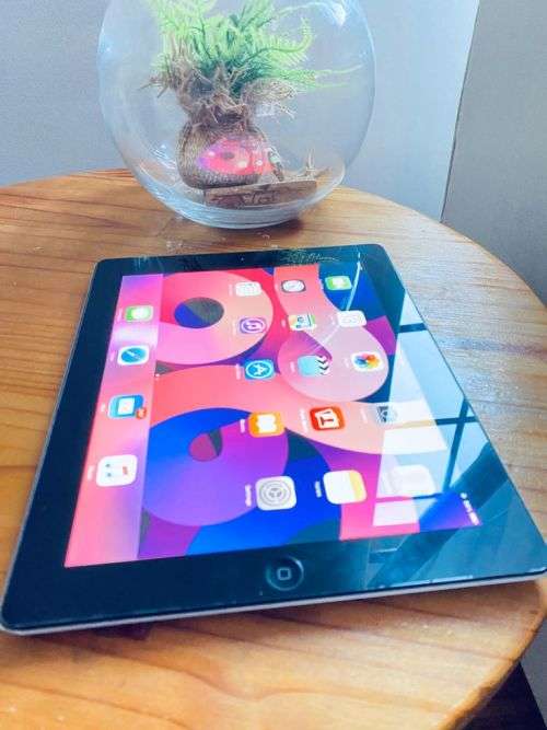 **Excellent** Apple iPad 2 Wi-Fi + 3G  9.7 inch  16GB Model A1396 + Fitted Tampered Glass **