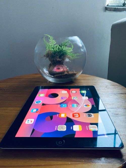 **Excellent** Apple iPad 2 Wi-Fi + 3G  9.7 inch  16GB Model A1396 + Fitted Tampered Glass **