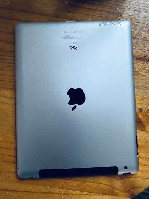 **Excellent** Apple iPad 2 Wi-Fi + 3G  9.7 inch  16GB Model A1396 + Fitted Tampered Glass **