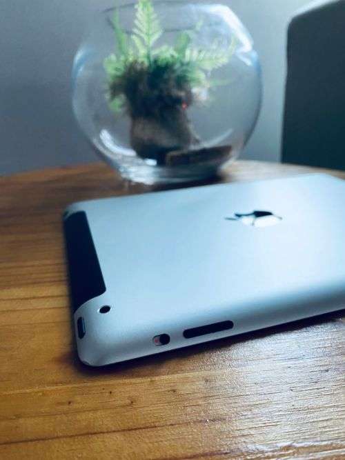 **Excellent** Apple iPad 2 Wi-Fi + 3G  9.7 inch  16GB Model A1396 + Fitted Tampered Glass **