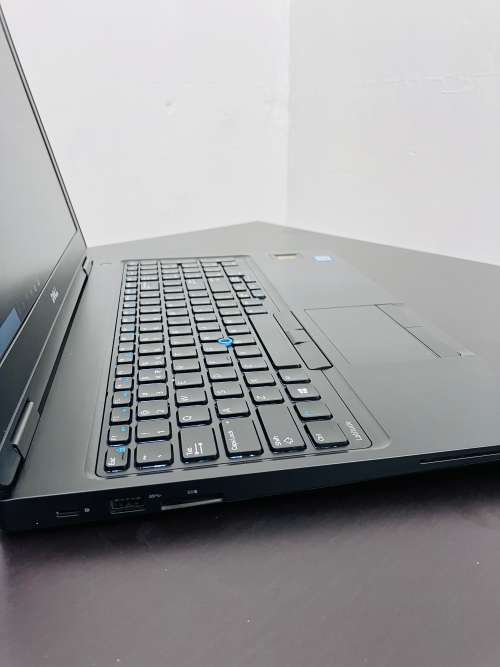 *Like New* - Dell Latitude 5580 15.6` FHD - 7th Gen i7 - 16GB - 256GB SSD - Backlit KB - Type-C  LTE