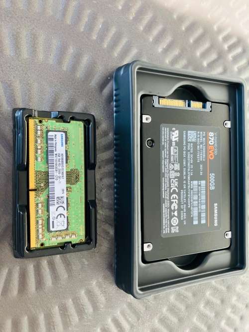 Laptop Upgrade Kit - SAMSUNG EVO 870 500GB SSD + SAMSUNG 8GB DDR4 2666Mhz RAM