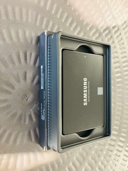Laptop Upgrade Kit - SAMSUNG EVO 870 500GB SSD + SAMSUNG 8GB DDR4 2666Mhz RAM