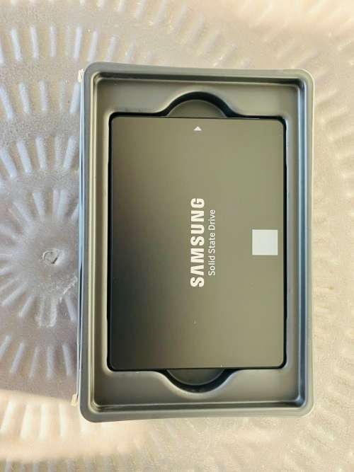 Laptop Upgrade Kit - SAMSUNG EVO 870 500GB SSD + SAMSUNG 8GB DDR4 2666Mhz RAM