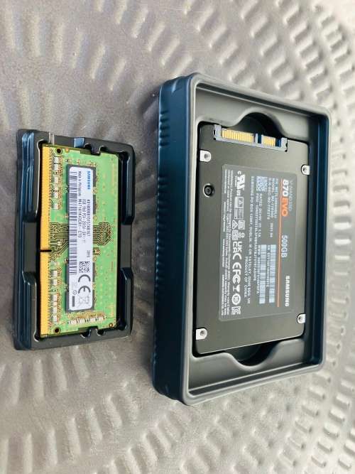 Laptop Upgrade Kit - SAMSUNG EVO 870 500GB SSD + SAMSUNG 8GB DDR4 2666Mhz RAM