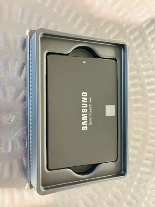 Laptop Upgrade Kit - SAMSUNG EVO 870 500GB SSD + SAMSUNG 8GB DDR4 2666Mhz RAM