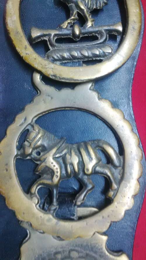 6 VINTAGE HORSE BRASS MEDALLIANS ON BELT-SEE PICTURES